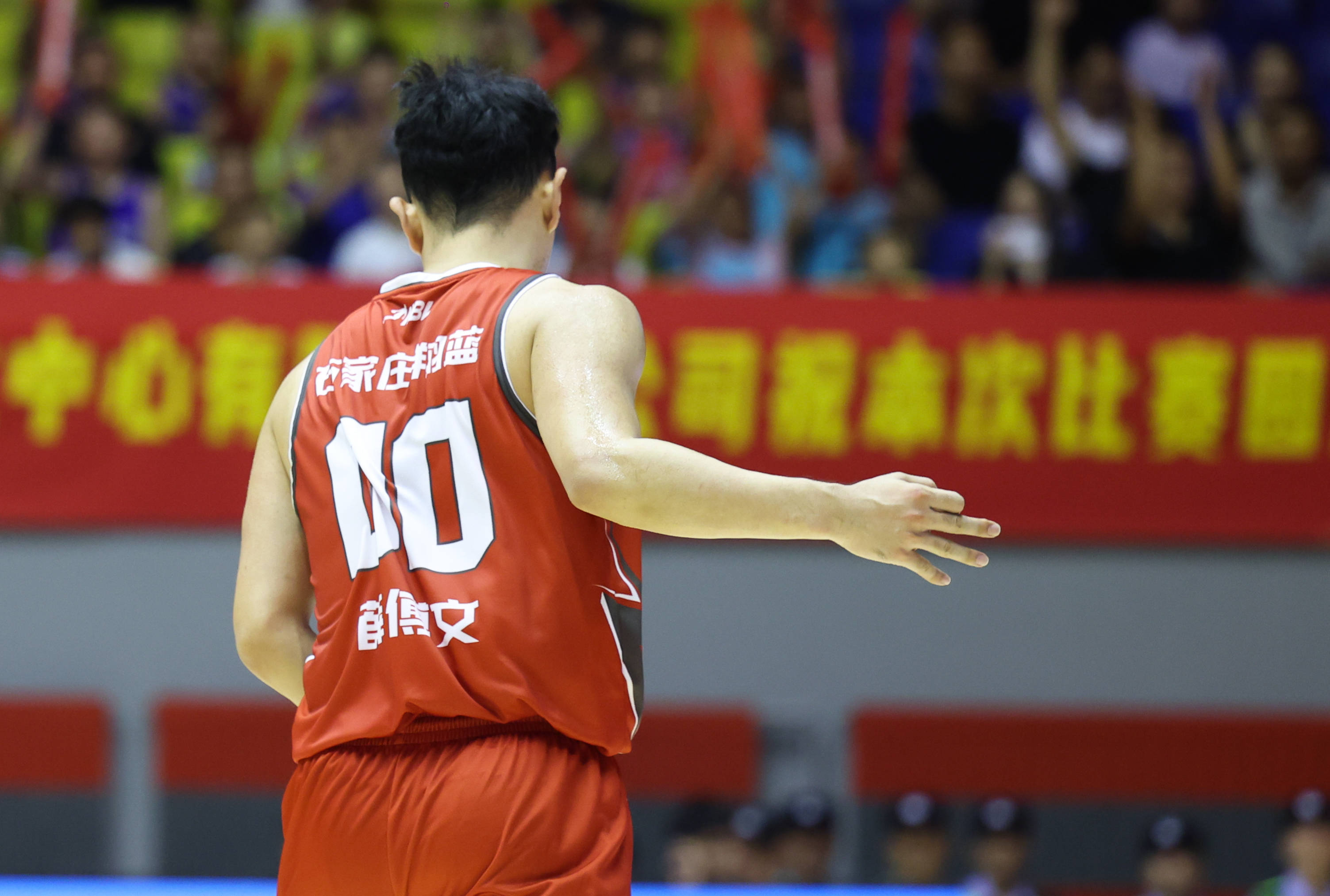 江西队主控发挥亮眼，带领球队获胜